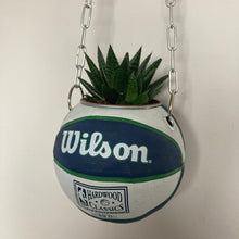 Charger l'image dans la galerie, decoration-ballon-de-basket-transforme-en-pot-de-fleur-mavericks-basketball-planter