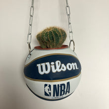 Charger l'image dans la galerie, decoration-ballon-de-basket-transforme-en-pot-de-fleur-pelicans-basketball-planter