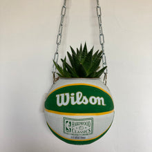 Charger l'image dans la galerie, decoration-ballon-de-basket-transforme-en-pot-de-fleurs-boston-celtics