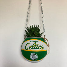 Charger l'image dans la galerie, decoration-ballon-de-basket-transforme-en-pot-de-fleurs-boston-celtics