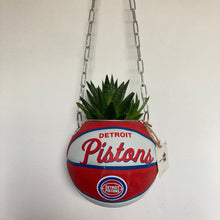 Charger l'image dans la galerie, decoration-ballon-de-basket-transforme-en-pot-de-fleurs-detroit-pistons