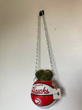 Charger l'image dans la galerie, decoration-ballon-de-basket-transforme-en-pot-de-fleurs-hawks