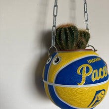Charger l'image dans la galerie, decoration-ballon-de-basket-transforme-en-pot-de-fleurs-indiana-pacers
