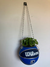 Charger l'image dans la galerie, decoration-ballon-de-basket-transforme-en-pot-de-fleurs-mavericks