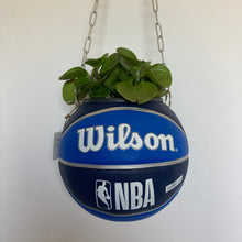 Charger l'image dans la galerie, decoration-ballon-de-basket-transforme-en-pot-de-fleurs-mavericks