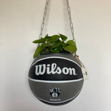 Charger l'image dans la galerie, decoration-ballon-de-basket-transforme-en-pot-de-fleurs-nets