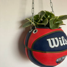 Charger l'image dans la galerie, decoration-ballon-de-basket-transforme-en-pot-de-fleurs-new-orleans-pelicans