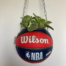 Charger l'image dans la galerie, decoration-ballon-de-basket-transforme-en-pot-de-fleurs-new-orleans-pelicans