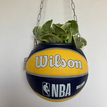 Charger l'image dans la galerie, decoration-ballon-de-basket-transforme-en-pot-de-fleurs-pacers