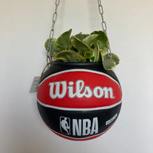 Charger l'image dans la galerie, decoration-ballon-de-basket-transforme-en-pot-de-fleurs-portland