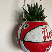 Charger l'image dans la galerie, decoration-ballon-de-basket-transforme-en-pot-de-fleurs-wilson-miami-heat
