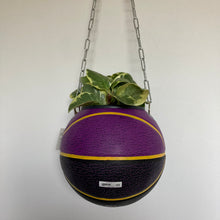 Charger l'image dans la galerie, decoration-ballon-de-basket-transforme-en-pot-de-fleurs-wilson-mvp