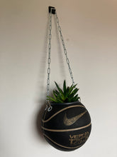 Charger l'image dans la galerie, decoration-basketball-plante-ballon-de-basket-nike-noir-nba