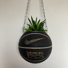 Charger l'image dans la galerie, decoration-basketball-plante-ballon-de-basket-nike-noir-nba
