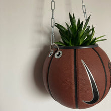 Charger l'image dans la galerie, decoration-basketball-plante-ballon-de-basket-vase-nike