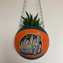 Charger l'image dans la galerie, decoration-basketball-plante-ballon-de-basket-vintage-orange-bleu