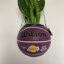 Charger l'image dans la galerie, decoration-basketball-planter-ballon-de-basket-wilson-los-angeles-lakers-pot-de-fleurs-original