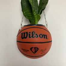 Charger l'image dans la galerie, decoration-basketball-planter-ballon-de-basket-wilson-pot-de-fleur-original