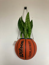 Charger l'image dans la galerie, decoration-basketball-planter-ballon-de-basket-wilson-pot-de-fleurs-original