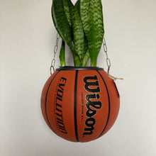 Charger l'image dans la galerie, decoration-basketball-planter-ballon-de-basket-wilson-pot-de-fleurs-original