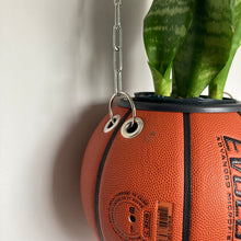 Charger l'image dans la galerie, decoration-basketball-planter-ballon-de-basket-wilson-pot-de-fleurs-original