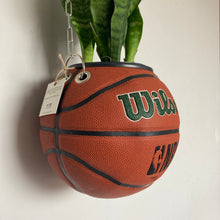 Charger l'image dans la galerie, decoration-basketball-planter-ballon-de-basket-wilson-utah-jazz-pot-de-fleurs-original