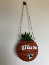 Charger l'image dans la galerie, decoration-basketball-vintage-plante-ballon-de-basket