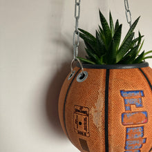 Charger l'image dans la galerie, decoration-basketball-vintage-plante-vase-ballon-de-basket-nba