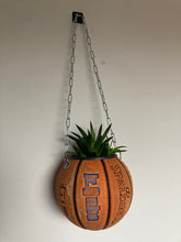 Charger l'image dans la galerie, decoration-basketball-vintage-plante-vase-ballon-de-basket-nba