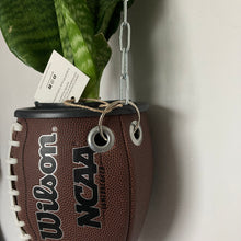 Charger l'image dans la galerie, decoration-nfl-ballon-de-football-us-americain-pot-de-fleurs-basketball-planter