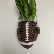 Charger l'image dans la galerie, decoration-nfl-ballon-de-football-us-americain-pot-de-fleurs-basketball-planter