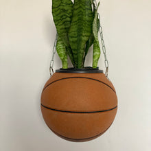 Charger l'image dans la galerie, decoration-plante-ballon-de-basket-molten-pot-de-fleurs-vintage