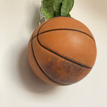 Charger l'image dans la galerie, decoration-plante-ballon-de-basket-molten-pot-de-fleurs-vintage