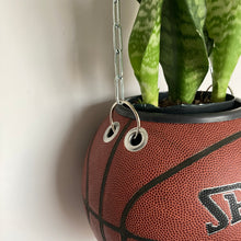 Charger l'image dans la galerie, decoration-plante-ballon-de-basket-pot-de-fleurs-spalding-nba