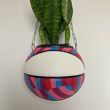 Charger l'image dans la galerie, decoration-sneakers-patta-pot-de-fleurs-plante-ballon-de-basket-basketball-planter