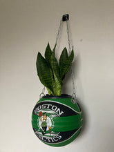 Charger l'image dans la galerie, idee-cadeau-de-noel-basketball-ballon-de-basket-boston-celtics-nba-vase-plante-pot-de-fleur