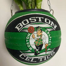 Charger l'image dans la galerie, idee-cadeau-de-noel-basketball-ballon-de-basket-boston-celtics-nba-vase-plante-pot-de-fleur