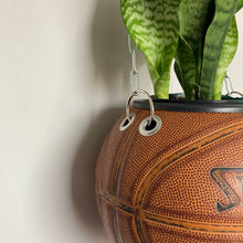 Charger l'image dans la galerie, idee-decoration-basket-chambre-ballon-spalding