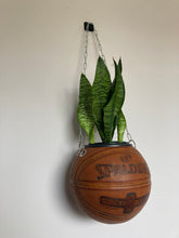 Charger l'image dans la galerie, idee-decoration-basket-chambre-ballon-spalding