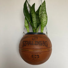 Charger l'image dans la galerie, idee-decoration-basket-chambre-ballon-spalding