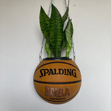 Charger l'image dans la galerie, idee-decoration-basket-chambre-ballon-spalding-nba