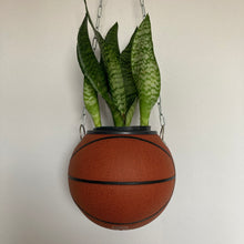 Charger l'image dans la galerie, idee-decoration-basket-chambre-ballon-spalding-nba-plante
