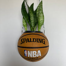 Charger l'image dans la galerie, idee-decoration-basket-chambre-ballon-spalding-nba