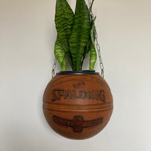 Charger l'image dans la galerie, idee-decoration-basket-chambre-ballon-spalding