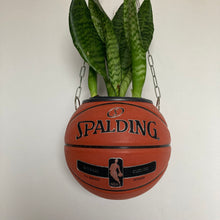Charger l'image dans la galerie, idee-decoration-chambre-basketball-planter-pot-de-fleurs-ballon-de-basket-plante