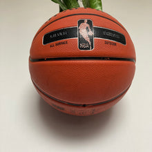 Charger l'image dans la galerie, idee-decoration-chambre-basketball-planter-pot-de-fleurs-ballon-de-basket-plante