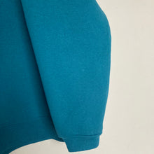 Charger l'image dans la galerie, Sweat vintage léger brodé à la main (L femme / M homme)