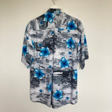 Charger l&#39;image dans la galerie, Chemise hawaïenne à fleurs grise et bleue pour homme 
