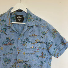 Charger l'image dans la galerie, chemise hawaienne vintage à fleurs ou à motifs homme - magnum