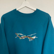 Charger l'image dans la galerie, Sweat vintage léger brodé à la main (L femme / M homme)
